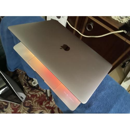 Apple MacBook Pro Mid-2017 - Intel Core i5-7360U - 16GB RAM - 256GB SSD